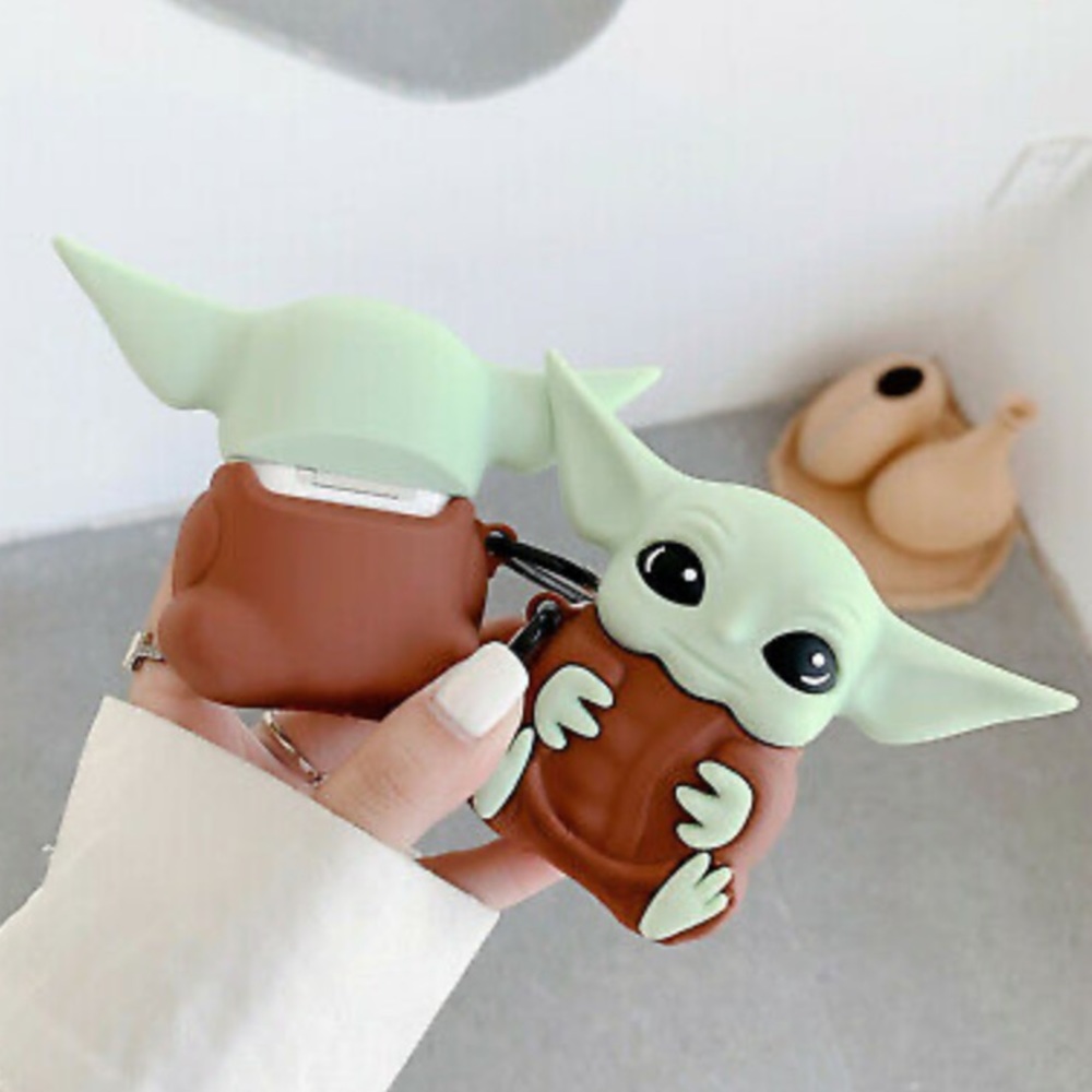 The child/Baby Yoda AirPods charging case - Picture 3 of 5